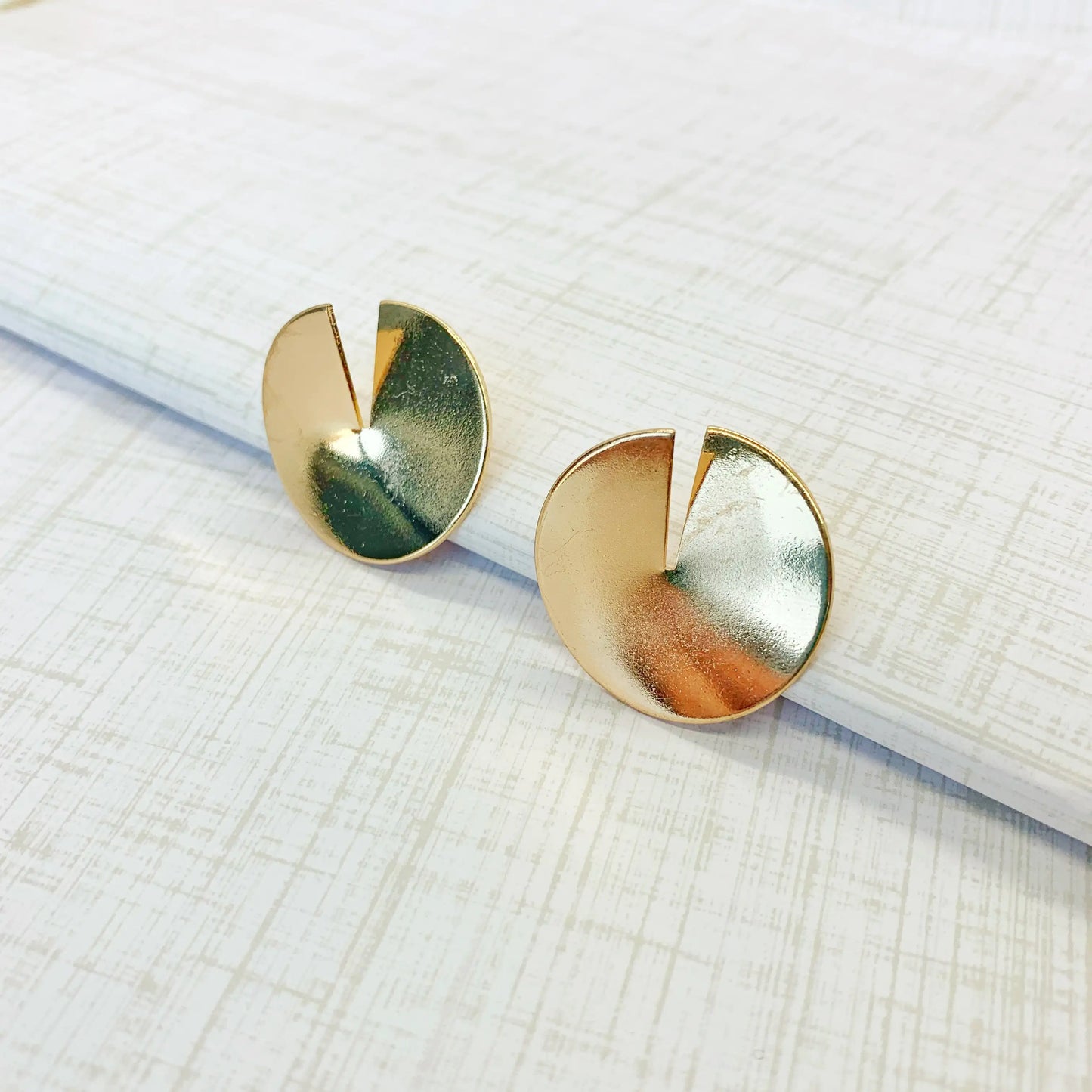 Lushella Beauty Coin Earrings – Elegant Gold and Silver Design